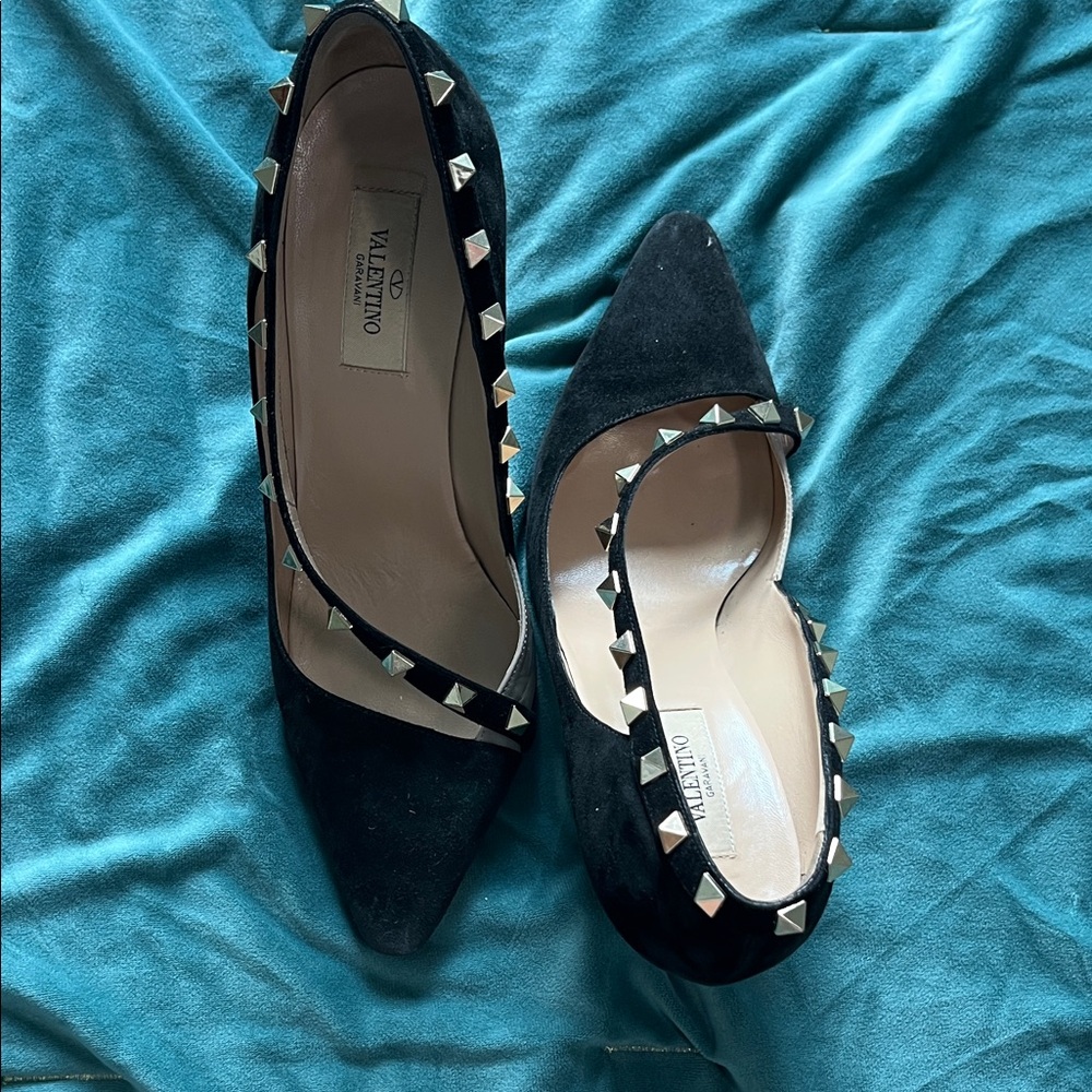Valentino Garavani Rockstud Suede Pumps Sz 38.5 Black